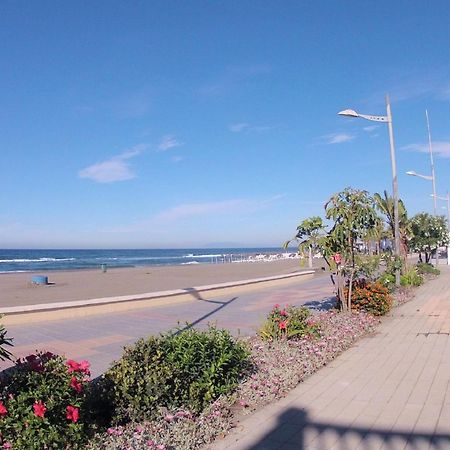 Spacious 1 Bedroom Apartment, Beach Front, Torrox Costa Exterior foto