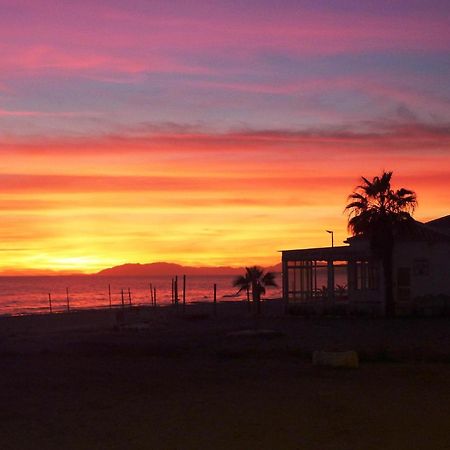 Spacious 1 Bedroom Apartment, Beach Front, Torrox Costa Exterior foto