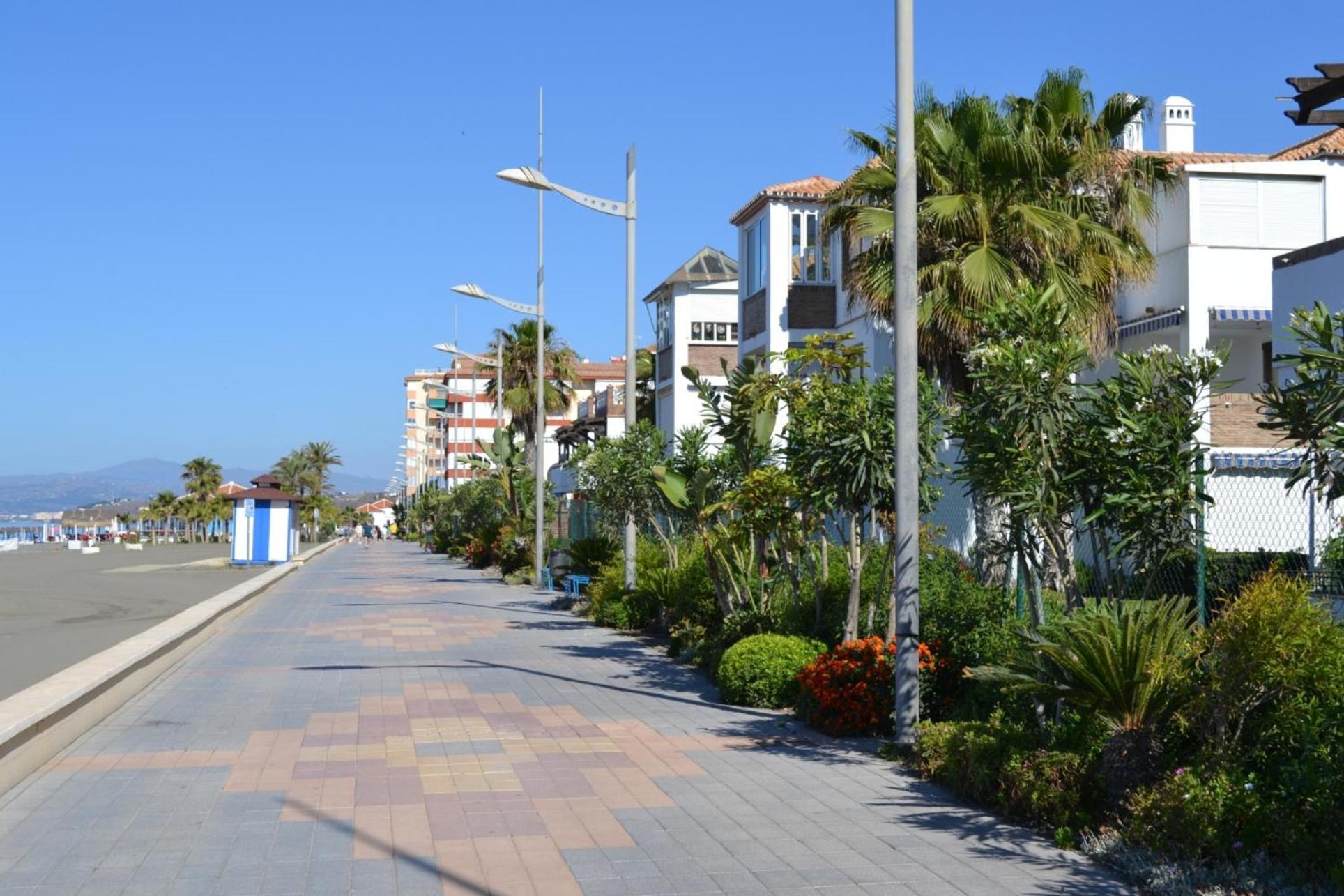 Spacious 1 Bedroom Apartment, Beach Front, Torrox Costa Exterior foto