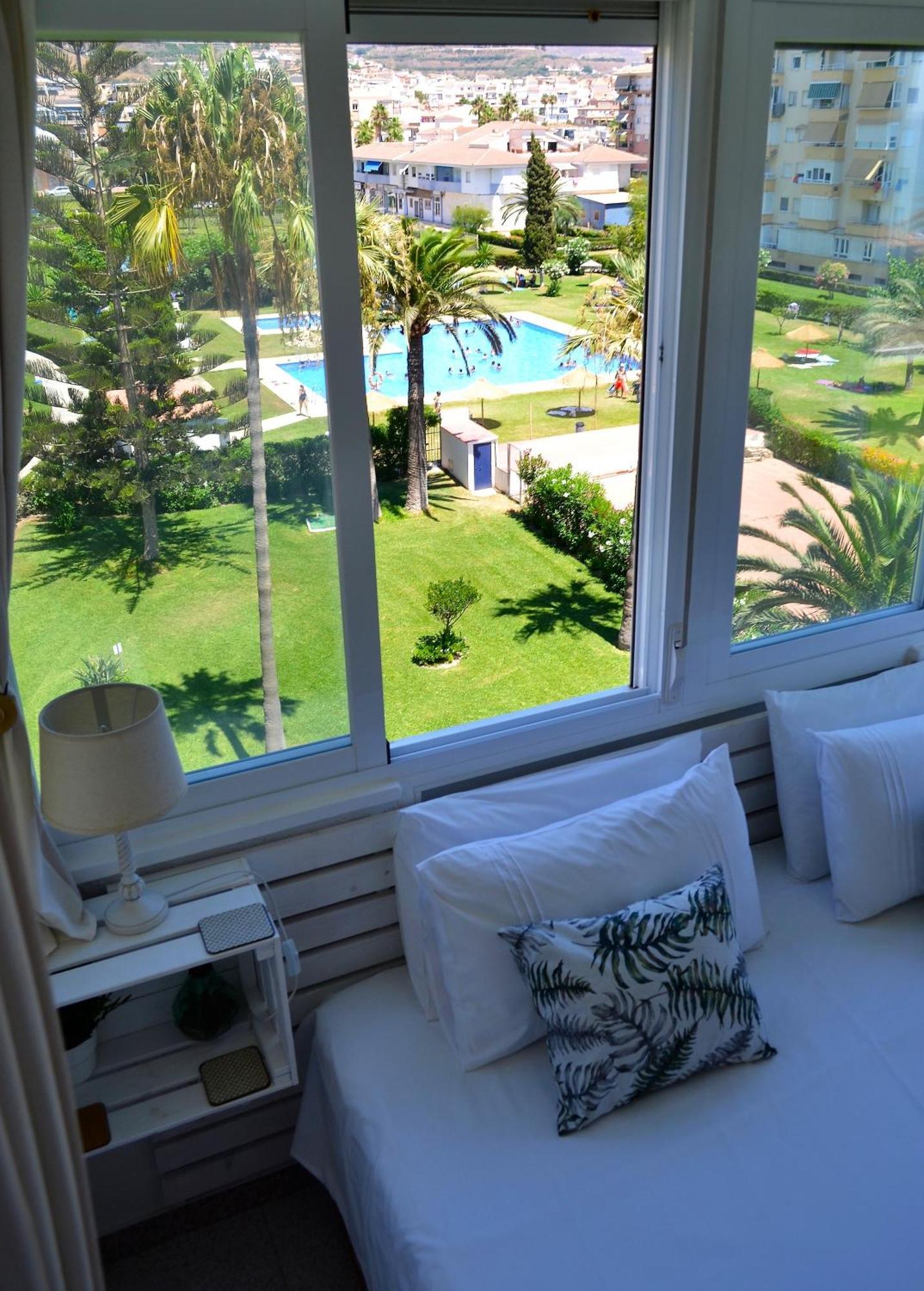 Spacious 1 Bedroom Apartment, Beach Front, Torrox Costa Exterior foto