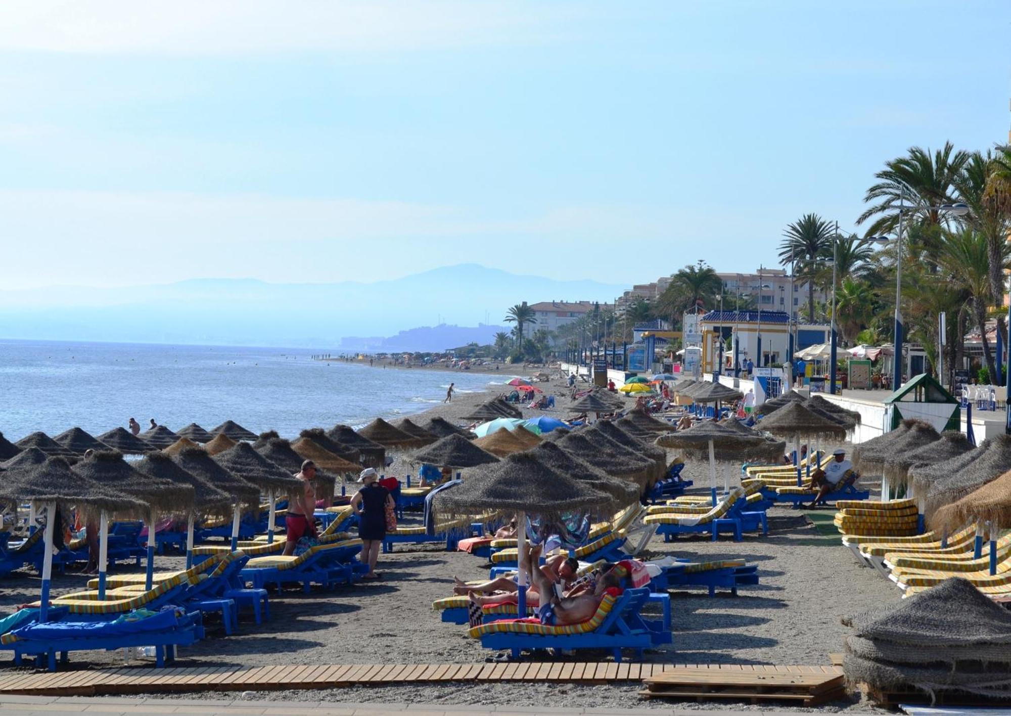 Spacious 1 Bedroom Apartment, Beach Front, Torrox Costa Exterior foto