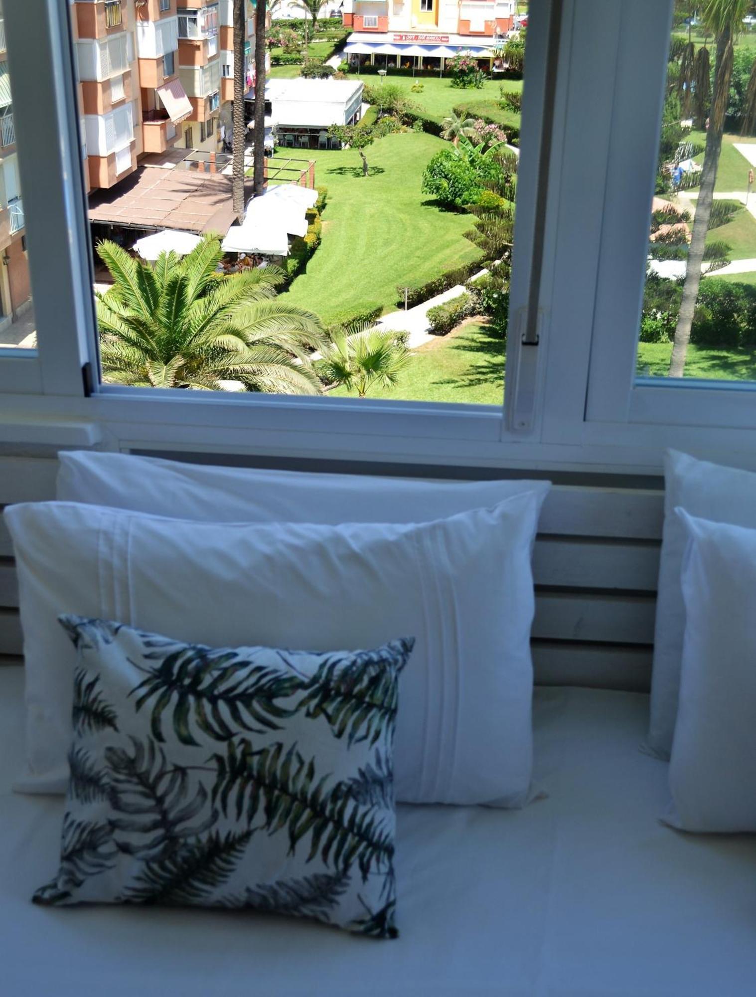 Spacious 1 Bedroom Apartment, Beach Front, Torrox Costa Exterior foto